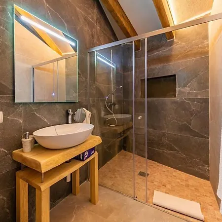 Townhouse Teluo - In The Heart Of Vakantiehuis